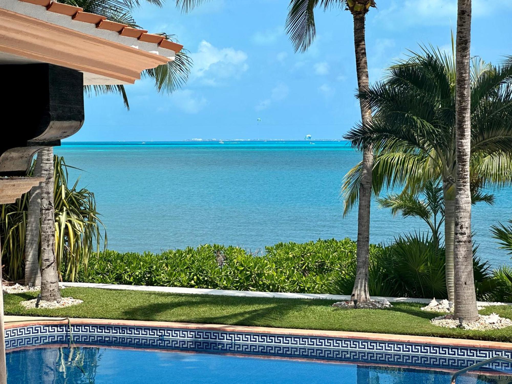 Villa Albatros Oceanfront Luxury Hotelzone Канкун Екстериор снимка