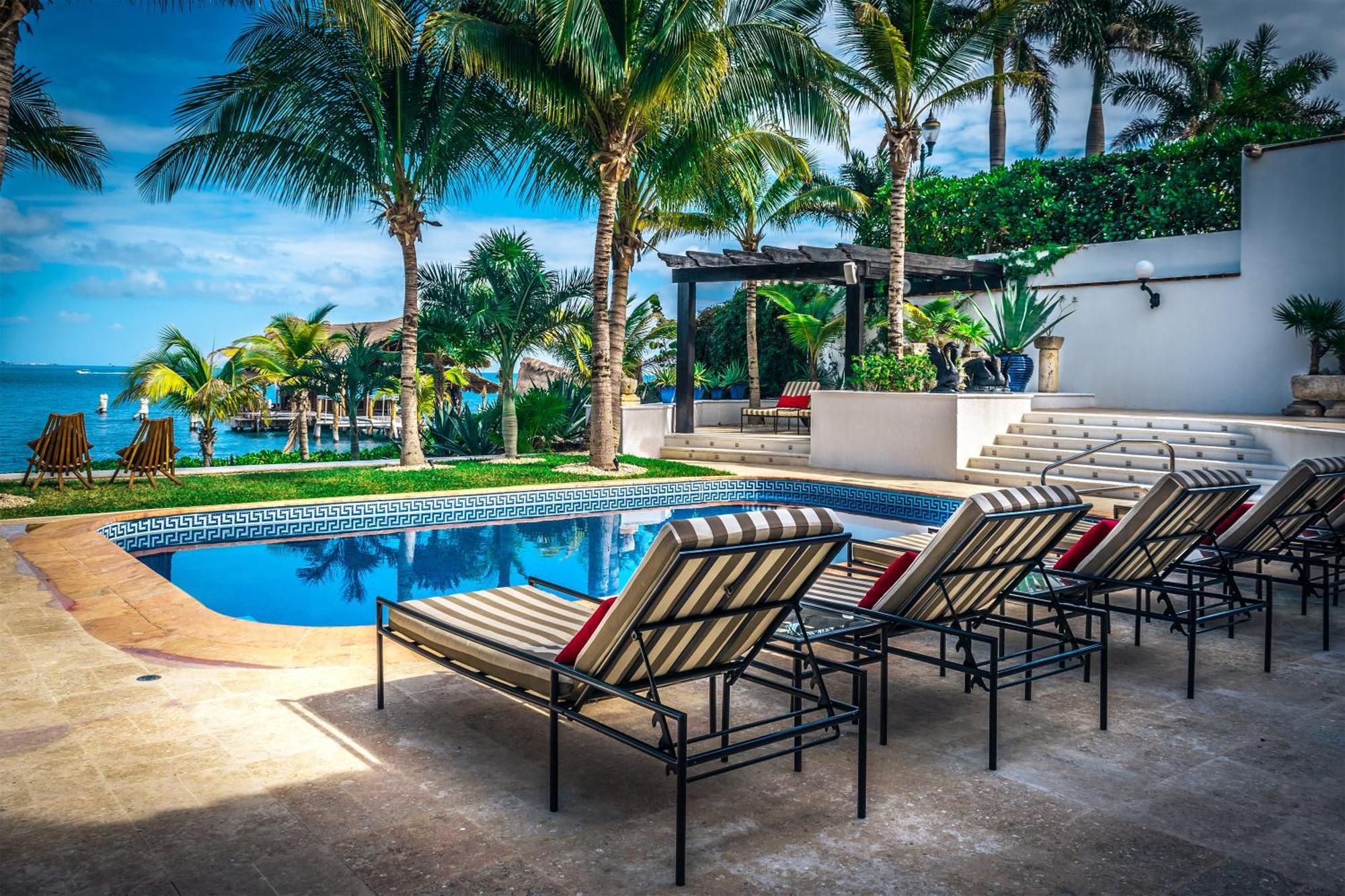 Villa Albatros Oceanfront Luxury Hotelzone Канкун Екстериор снимка